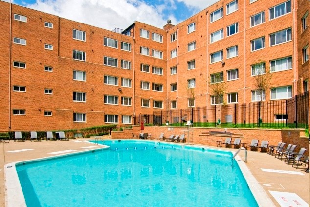 A closer look at Apartment Complexes With Infinity Pools